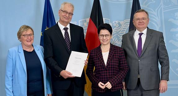 von links nach rechts: Präsidentin des Landesarbeitsgericht Dr. Betina Rieker, Präsident des Arbeitsgerichts Mannheim Theodor Thewes, Ministerin der Justiz und für Migration Marion Gentges und Ministerialdirektor Elmar Steinbacher