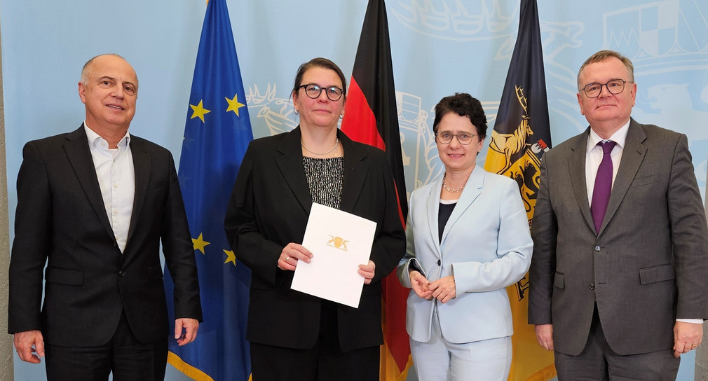 Bildunterschrift (Foto frei verwendbar, v.l.n.r.): Leiter der Abteilung Justizvollzug des Ministeriums der Justiz und für Migration Martin Finckh, Leiterin der JVA Of-fenburg Annette Hügle, Ministerin der Justiz und für Migration Marion Gentges, Amtschef Elmar Steinbacher.