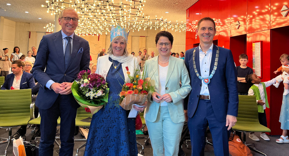 von links nach rechts: Georg Graf Waldersee von Unicef Deutschland, Christine Langen, Ministerin der Justiz und für Migration Marion Gentges und Oberbürgermeister Jörg Lutz