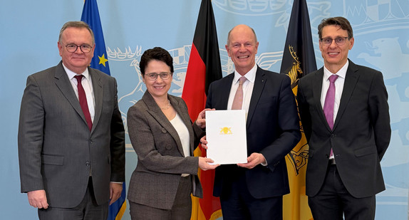 Bildunterschrift (Foto frei verwendbar, v.l.n.r.): Amtschef des Ministeriums der Justiz und für Migration Elmar Steinbacher, Ministerin der Justiz und für Migration Marion Gentges, Präsident des Landgerichts Ravensburg Matthias Grewe, Präsident des Oberlandesgerichts Stuttgart Dr. Andreas Singer.