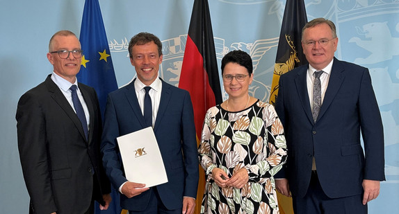 von links nach rechts: Generalstaatsanwalt Frank Rebmann, Leitender Oberstaatsanwalt der Staatsanwaltschaft Hechingen Dr. Alexander Hauser, Jusitzministerin Marion Gentges und Amtschef Elmar Steinbacher