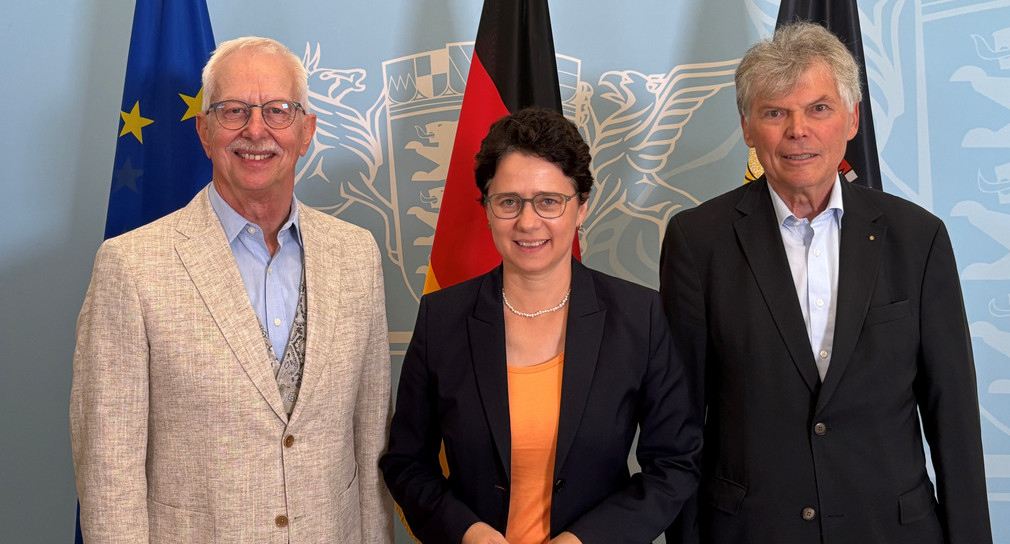 von links nach rechts: Ombudsperson Klaus Danner, Ministerin Marion Gentges und die ehemalige Ombudsperson Karl-Heinz Wolfsturm