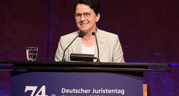 Ministerin der Justiz und für Migration Marion Gentges MdL