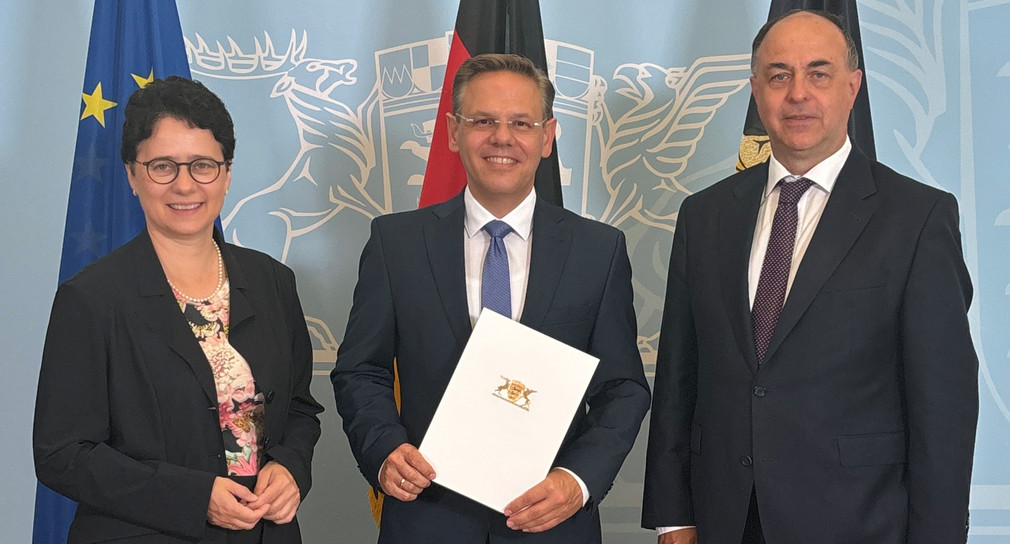 (Foto frei verwendbar, v.l.n.r.): Ministerin der Justiz und für Migration Marion Gentges MdL, Präsident des Sozialgerichts Mannheim Dr. Christian Link, Präsident des Landessozialgerichts Baden-Württemberg Bernd Mutschler.