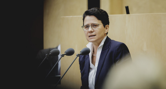Bildunterschrift (Foto frei verwendbar): Ministerin der Justiz und für Migration Marion Gentges MdL