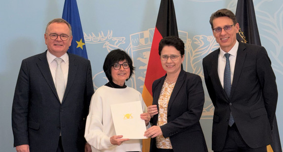 Bildunterschrift (Foto frei verwendbar, v.l.n.r.):  Amtschef des Ministeriums der Justiz und für Migration Elmar Steinbacher, Präsidentin des Landgerichts Ravensburg Luitgard Wiggenhauser, Ministerin der Justiz und für Migration Marion Gentges, Präsident des Oberlandesgerichts Stuttgart Dr. Andreas Singer.