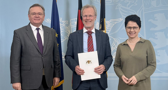 v.l.n.r.: Ministerialdirektor Elmar Steinbacher, Präsident des Landesarbeitsgerichts Dr. Eberhard Natter und Justizministerin Marion Gentges