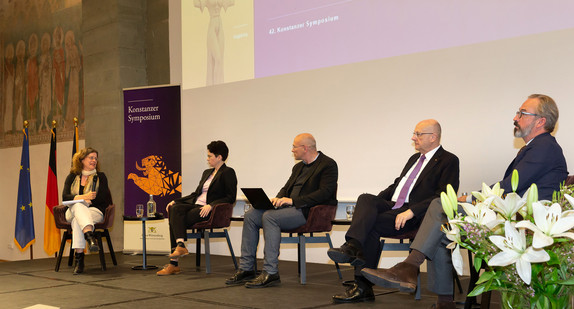 Prof. Dr. Nikola Roßbach; Ministerin der Justiz und für Migration, Marion Gentges; Dr. Christian Rath, Vizepräsident des Bundesverfassungsgerichts außer Dienst; Prof. Dr. Ferdinand Kirchhof und Jan Fleischhauer