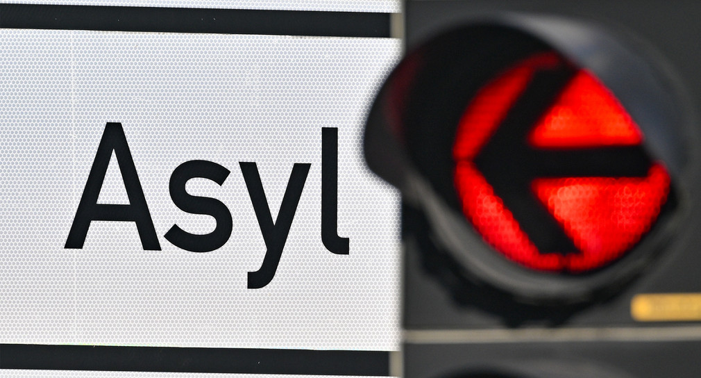 Schild „Asyl“