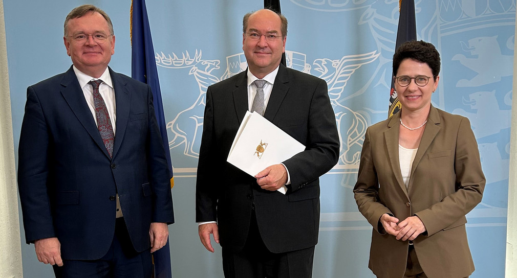 von links nach rechts: Ministerialdirektor Elmar Steinbacher, Präsident des Verwaltungsgerichtshofes Prof. Dr. Malte Graßhof und Justizministerin Marion Gentges