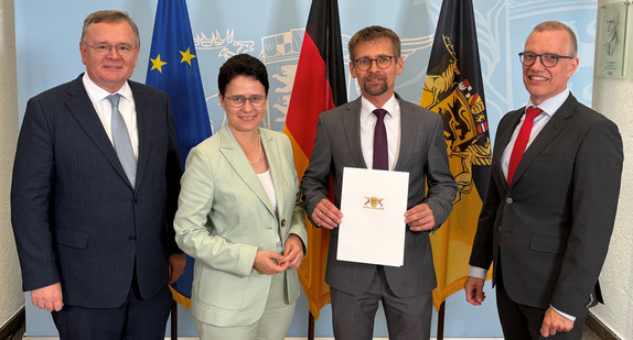 Bildunterschrift v.l.n.r.: Amtschef des Ministeriums der Justiz und für Migration Elmar Steinbacher, Ministerin der Justiz und für Migration Marion Gentges MdL, Leitender Oberstaatsanwalt Jens Altemeier, Generalstaatsanwalt Frank Rebmann.
