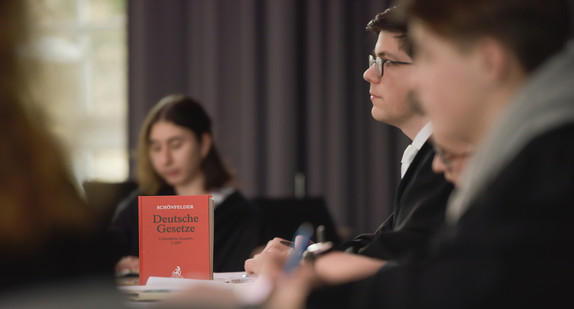 Auftaktveranstaltung „Rechtsstaat macht Schule" in der Aula des Albert-Einstein-Gymnasiums in Böblingen mit Justizminister Guido Wolf und Innenminister Thomas Strobl. (Bild: Max Kovalenko / Justizministerium Baden-Württemberg)