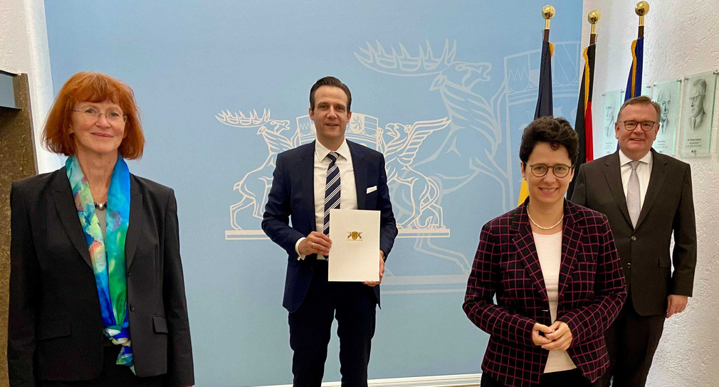 Urkundenvergabe an den neuen Präsidenten des Landgerichts Hechingen, Florian Diekmann